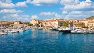 Hafenstadt auf Korsika