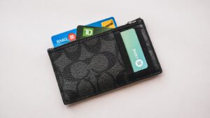 Verschiedene Kreditkarten im Geldbeutel