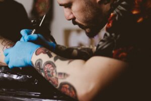 Wie lange dauert die Heilungsphase eines Tattoos?