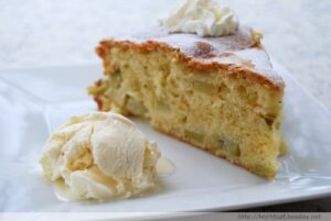 Zutaten für Omas Rhabarberkuchen mit Pudding und Streuseln