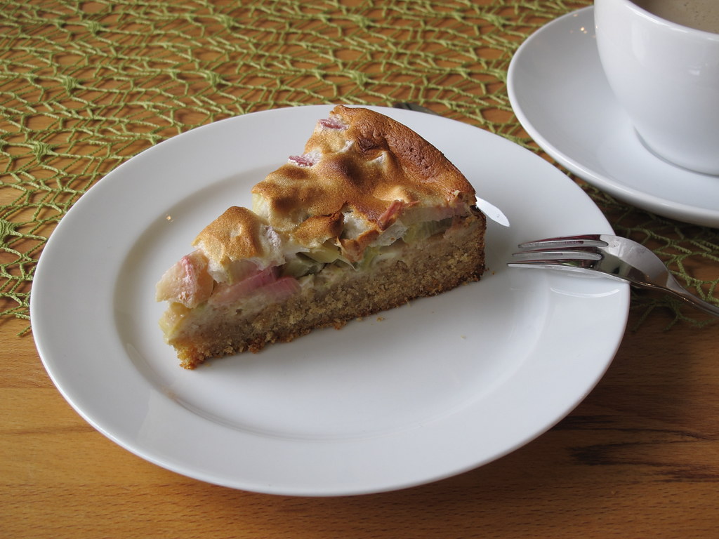 Omas Rhabarberkuchen mit Pudding und Streuseln Rezept