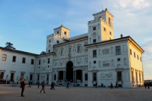 Umgebung und Sehenswürdigkeiten in der Nähe: Villa Medici